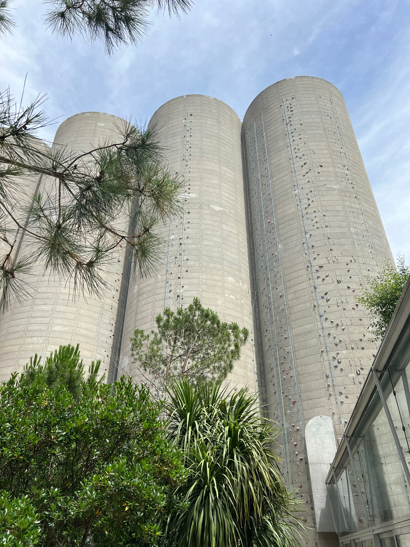 Renaissance Bordeaux — scénographie lumineuse sur silos