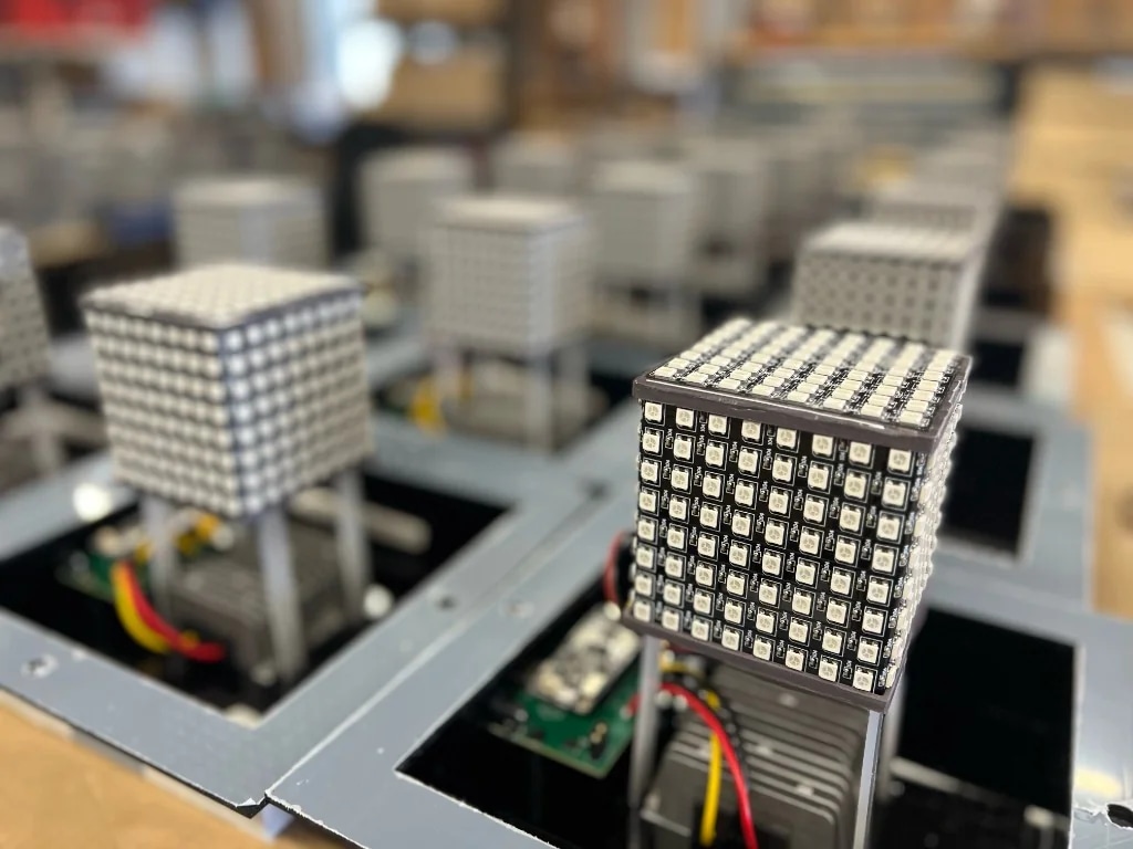 Prototypes LED Luciole — matrices lumineuses en atelier